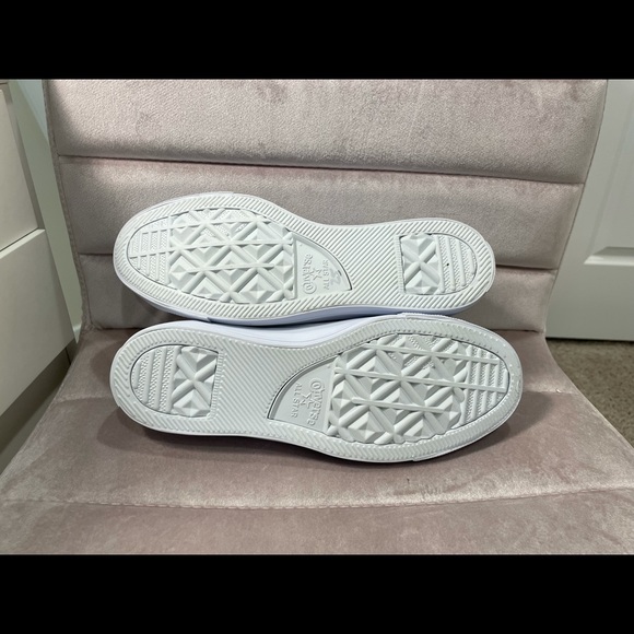 Converse - Picture 2 of 7